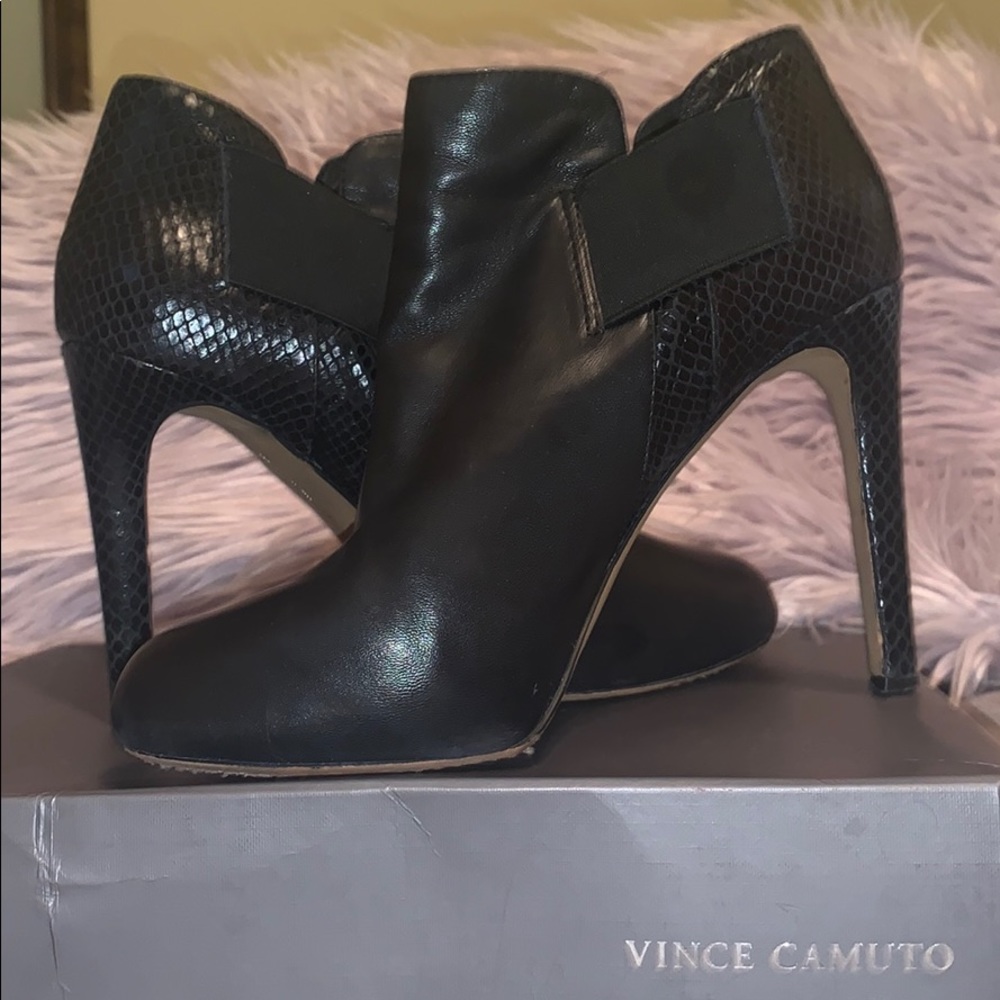 💙💖Vince Camuto leather & snakeskin boots💕 - Picture 2 of 8